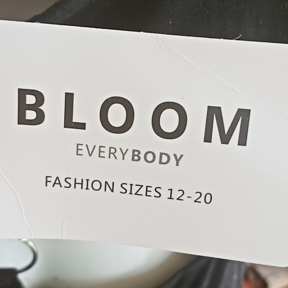 Bloom Chic sexy maxi dress with cut out size 20 - Picture 7 of 8